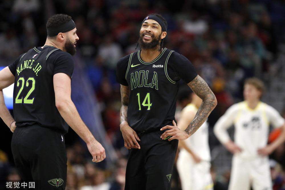 她在乒乓球 她在乒乓球